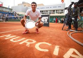 Henrique Rocha, con el título del Challenger de Murcia disputado este domingo.