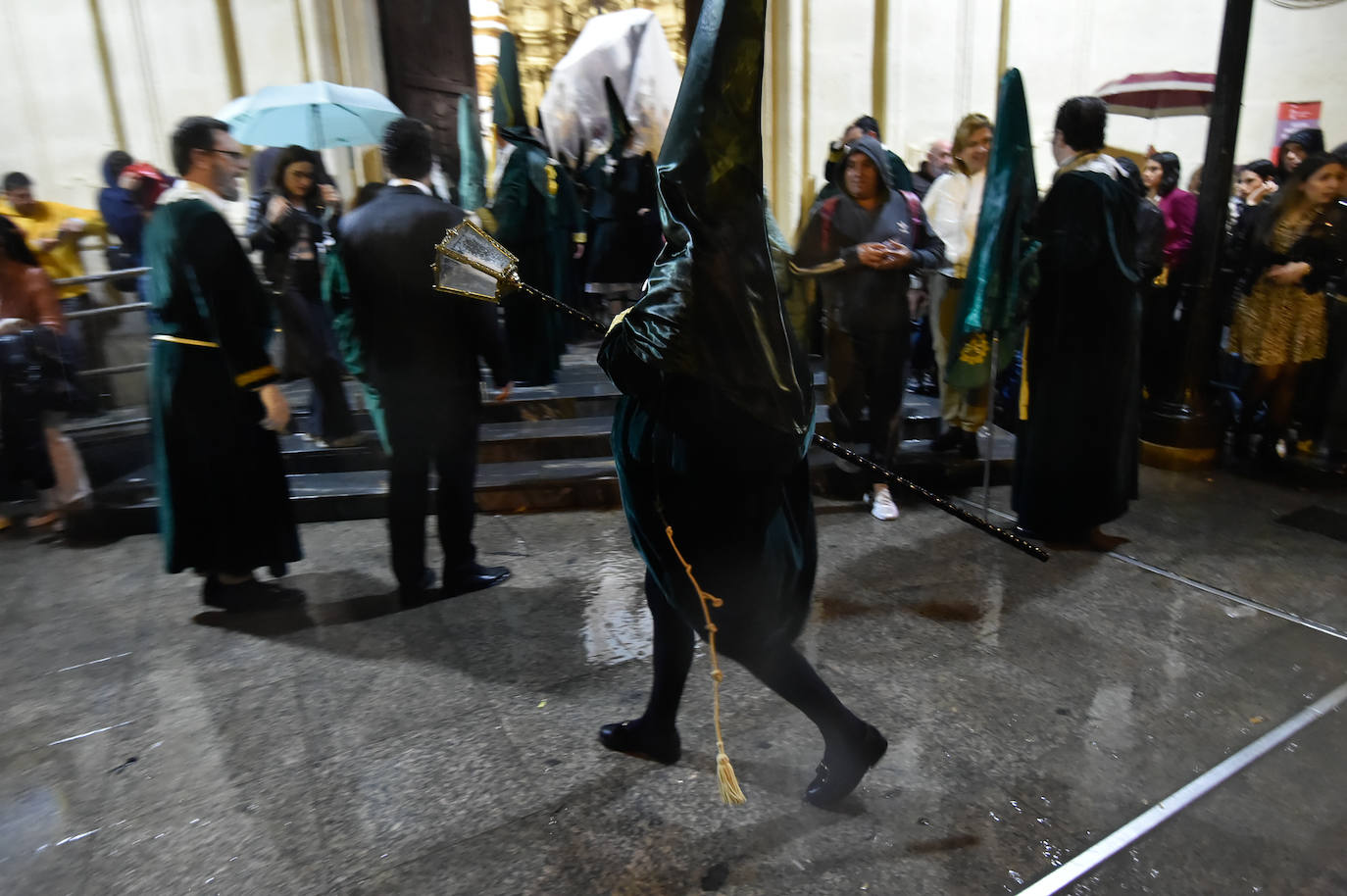 Suspendida la procesión del Cristo de la Esperanza en Murcia por la lluvia