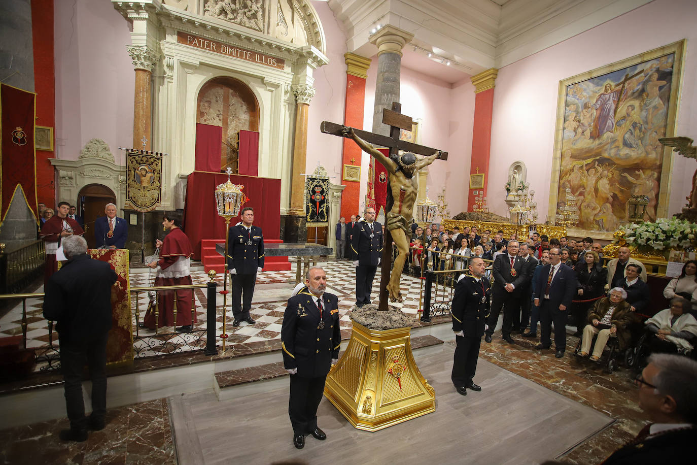 El besapié del Cristo del Perdón, en imágenes