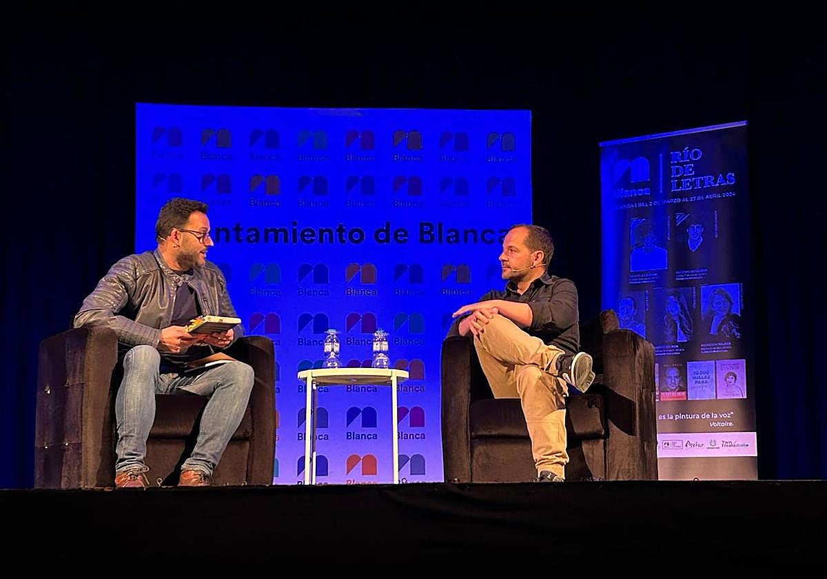 El cómico Ángel Martín, en el Teatro Victoria de Blanca, junto a Emilio Soler.