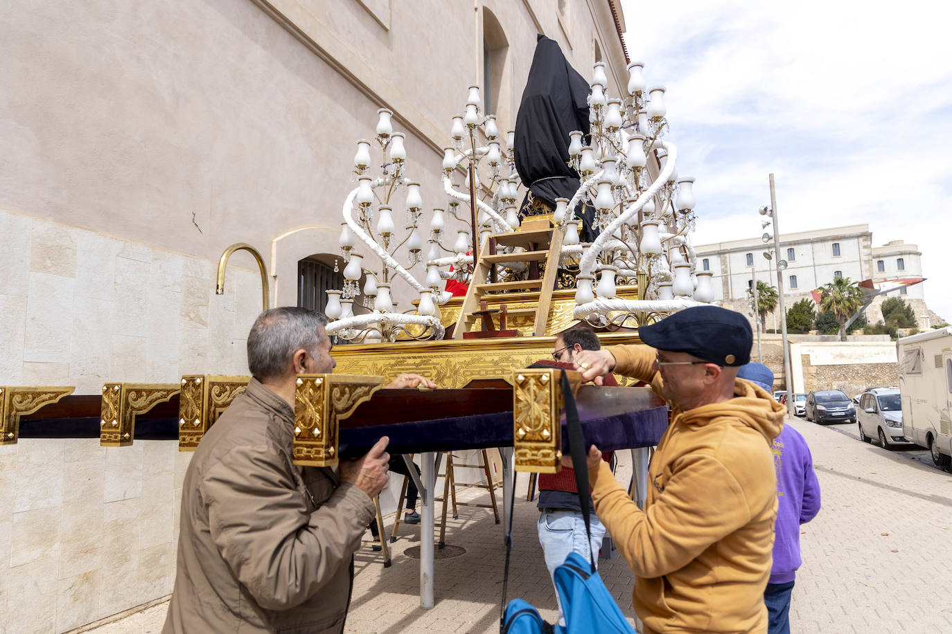 Un Jueves Santo de preparativos en Cartagena