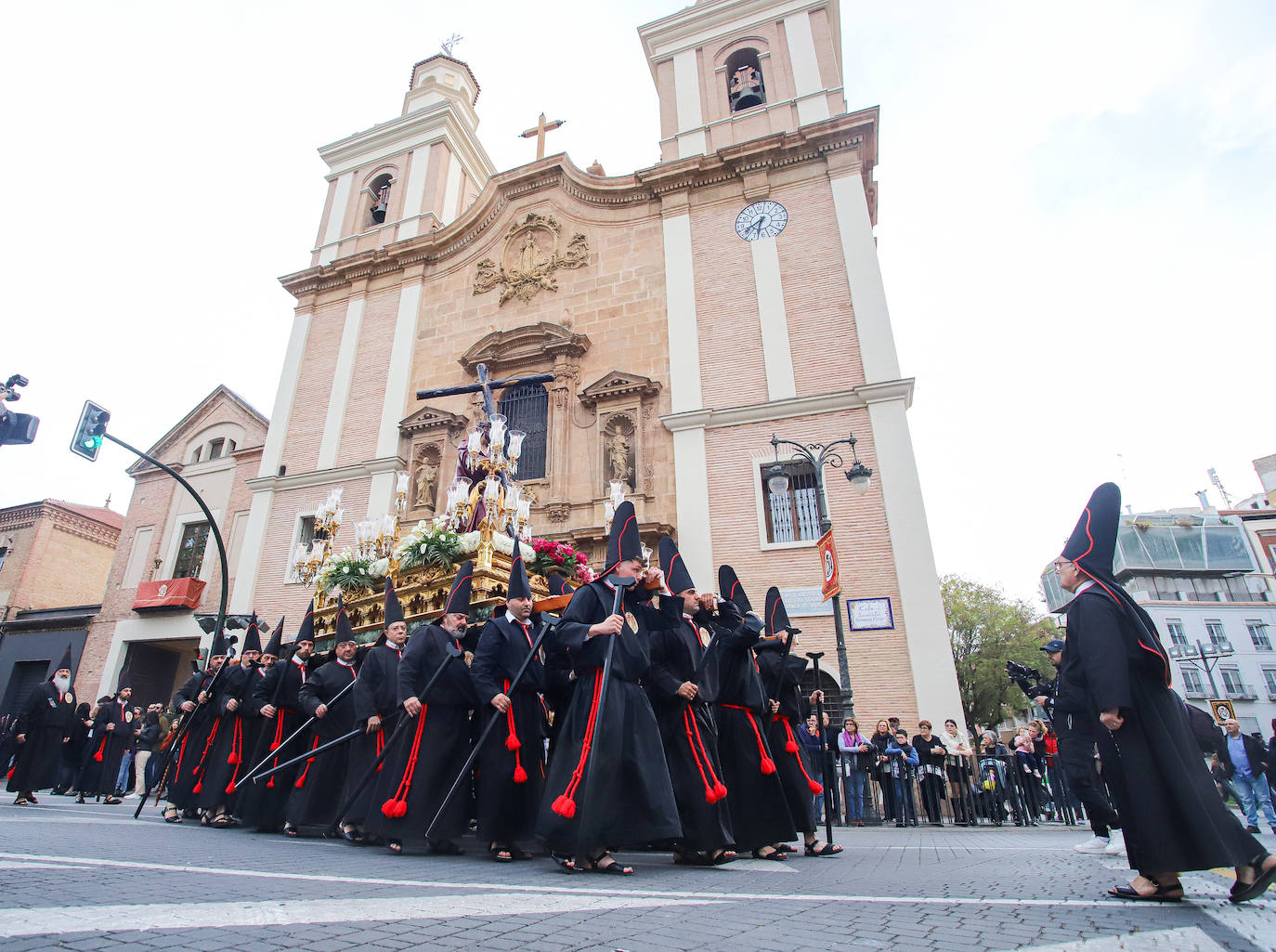 La procesión de la Soledad del Calvario de Murcia, en imágenes