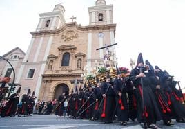 La procesión de la Soledad del Calvario de Murcia, en imágenes