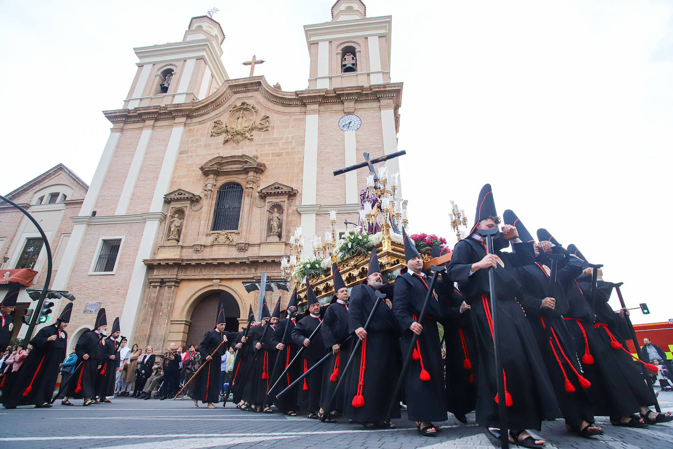 La procesión de la Soledad del Calvario de Murcia, en imágenes