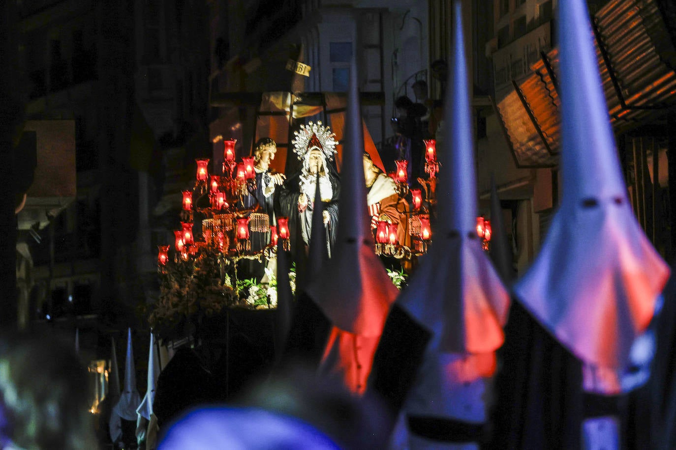 La procesión del Silencio de Cartagena, en imágenes