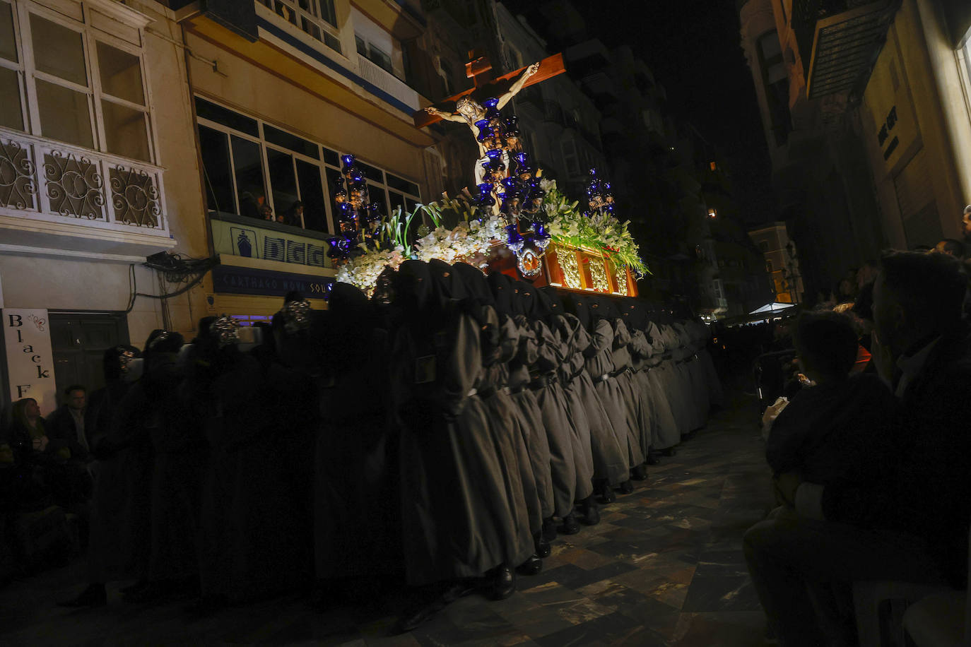 La procesión del Silencio de Cartagena, en imágenes