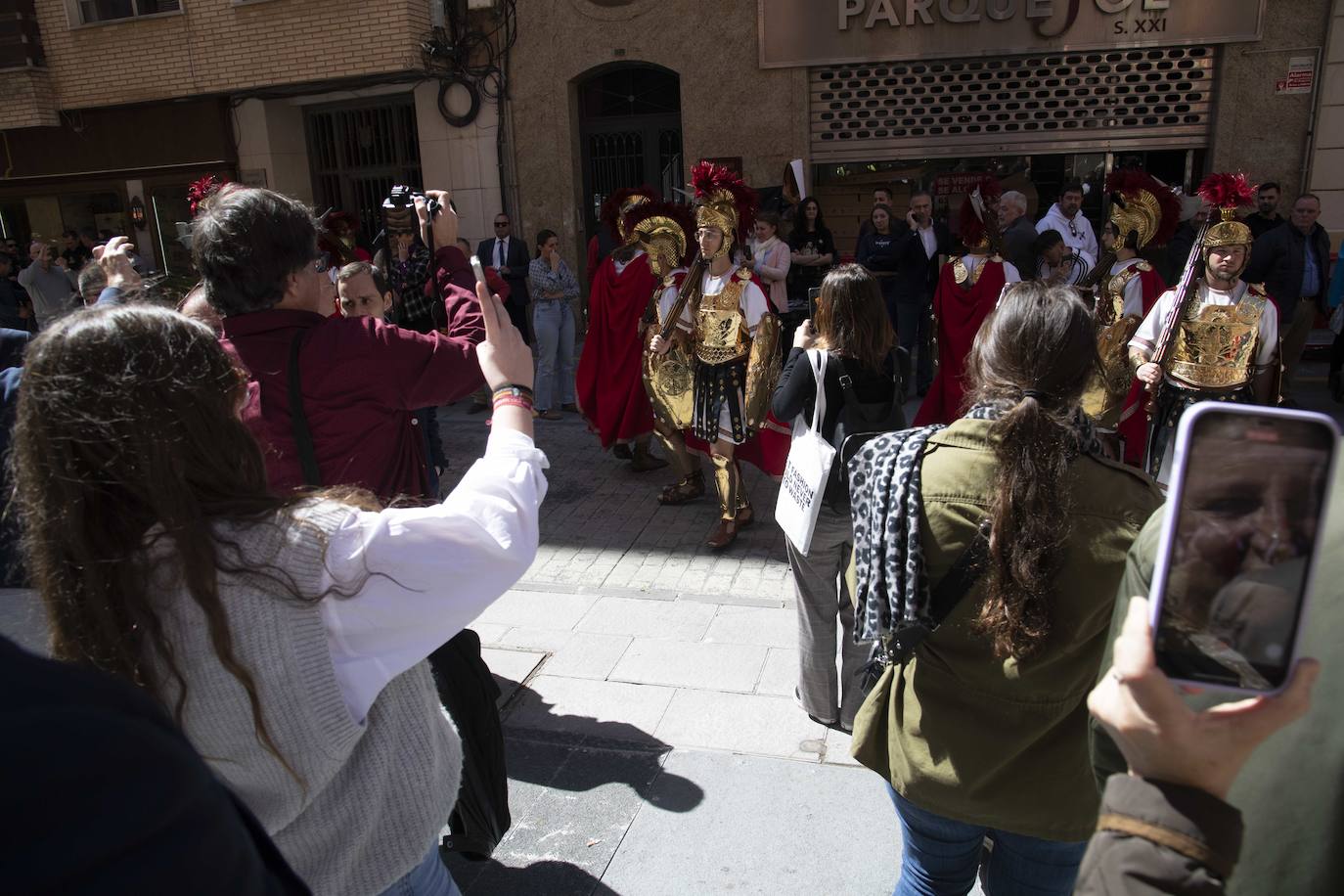 Un Jueves Santo de preparativos en Cartagena