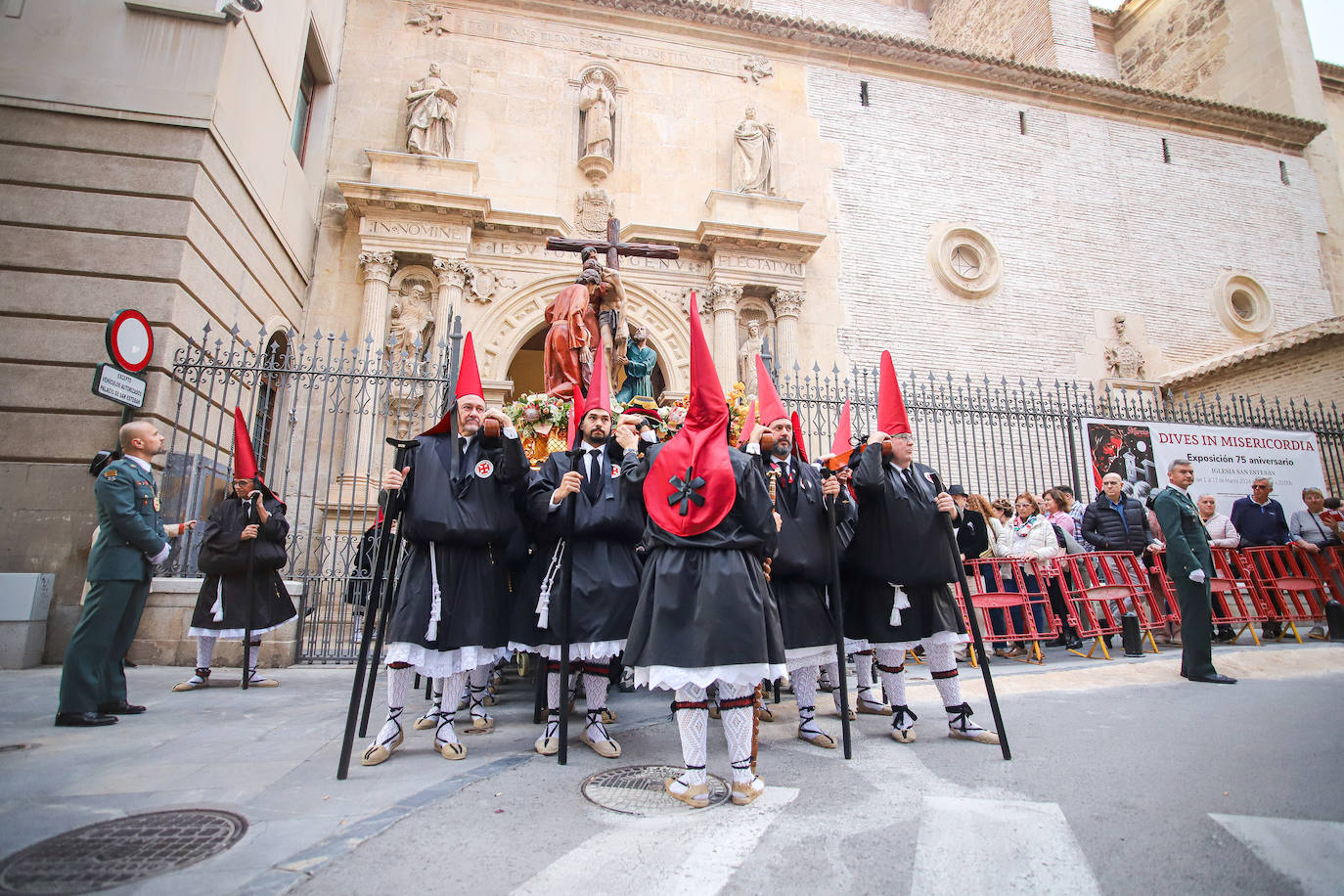 Las cofradías de la Misericordia, de Servitas y del Santo Sepulcro cierran el Viernes Santo