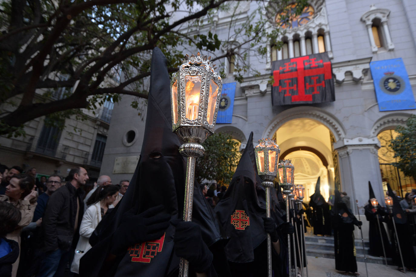 Las cofradías de la Misericordia, de Servitas y del Santo Sepulcro cierran el Viernes Santo