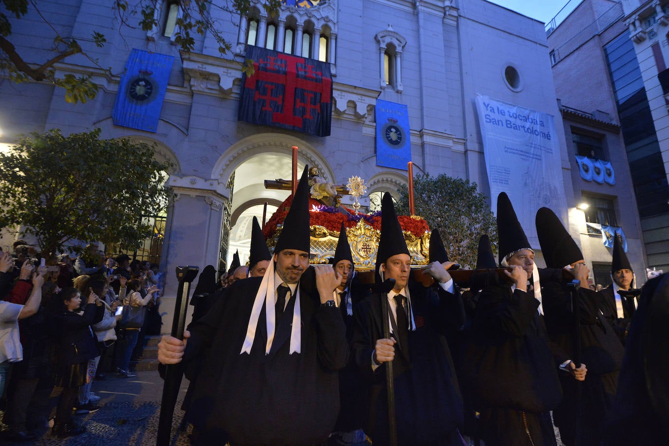 Las cofradías de la Misericordia, de Servitas y del Santo Sepulcro cierran el Viernes Santo