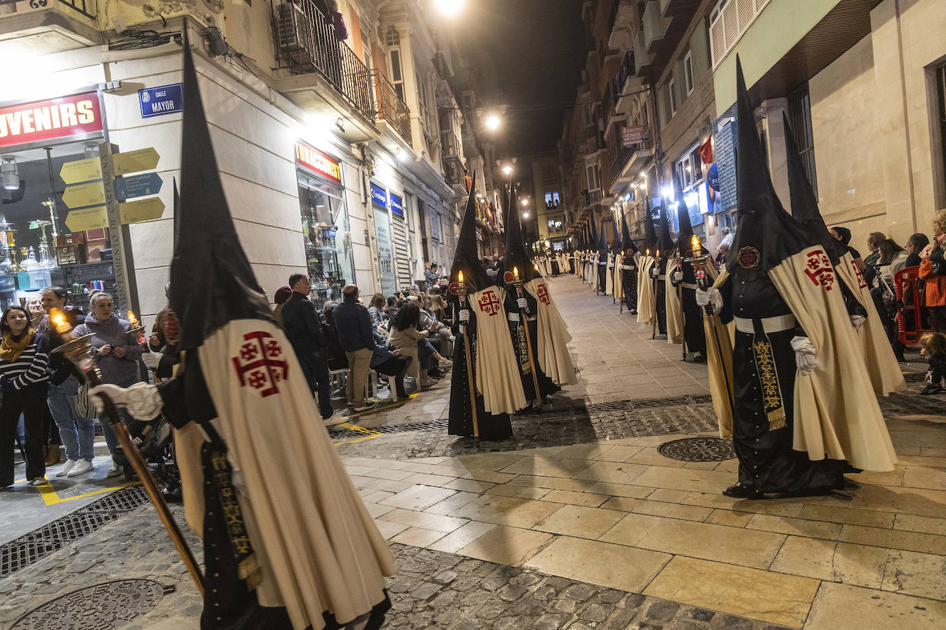 Cartagena se tiñe de luto en el Santo Entierro marrajo