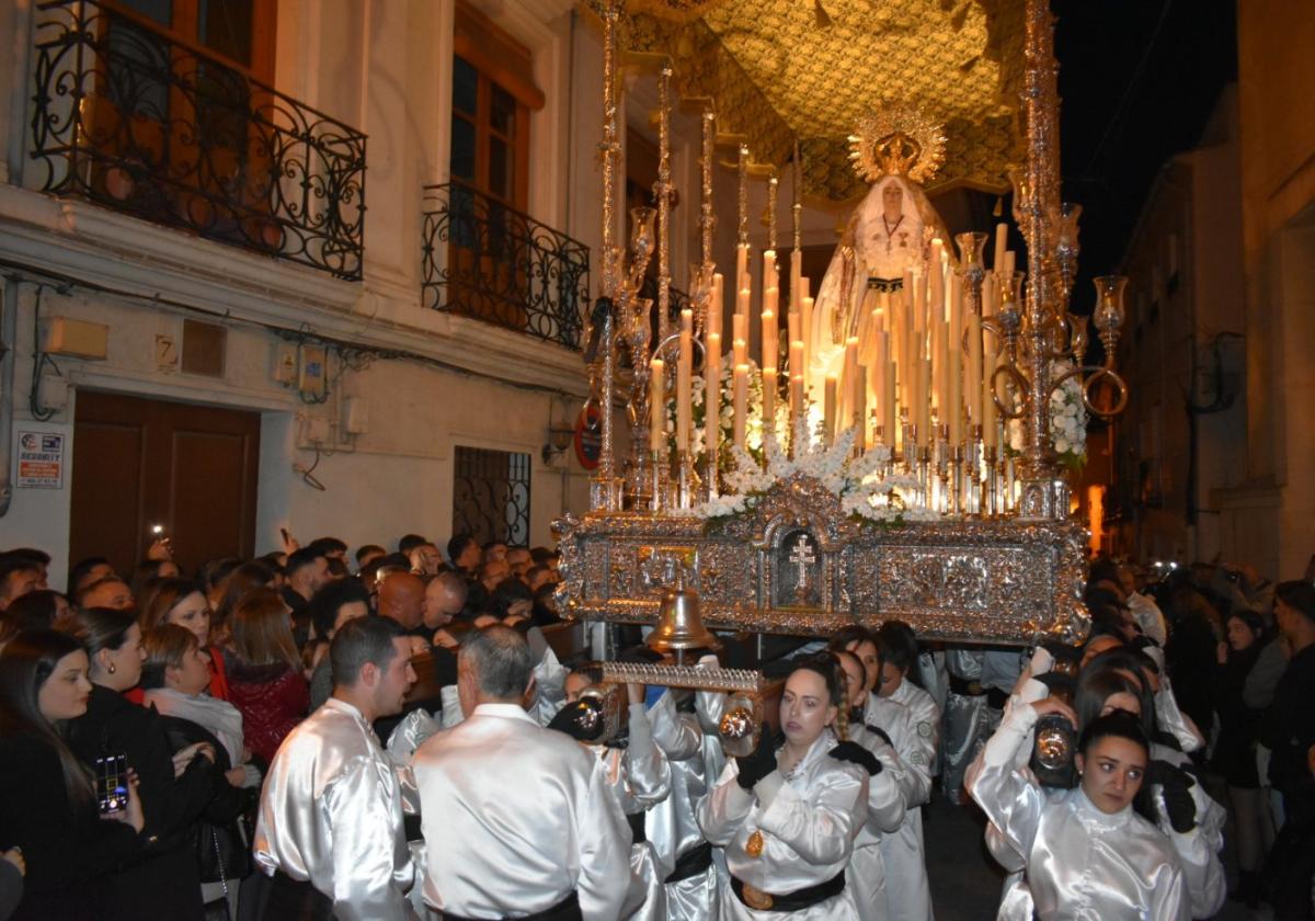 La Virgen Blanca, durante su procesión por las calles de Caravaca.