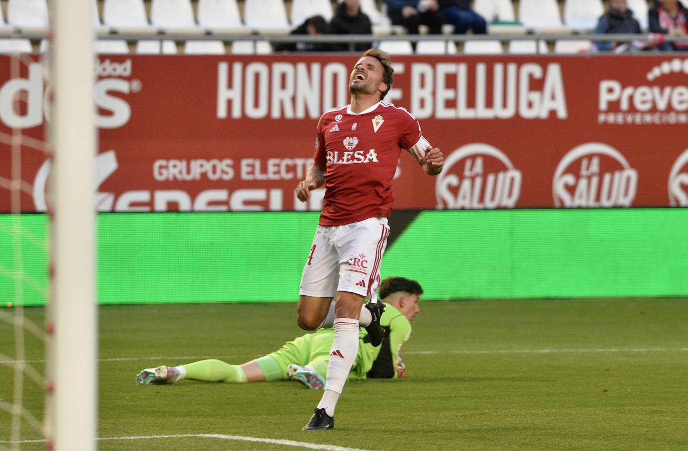 La victoria del Real Murcia frente al Recreativo Granada, en imágenes