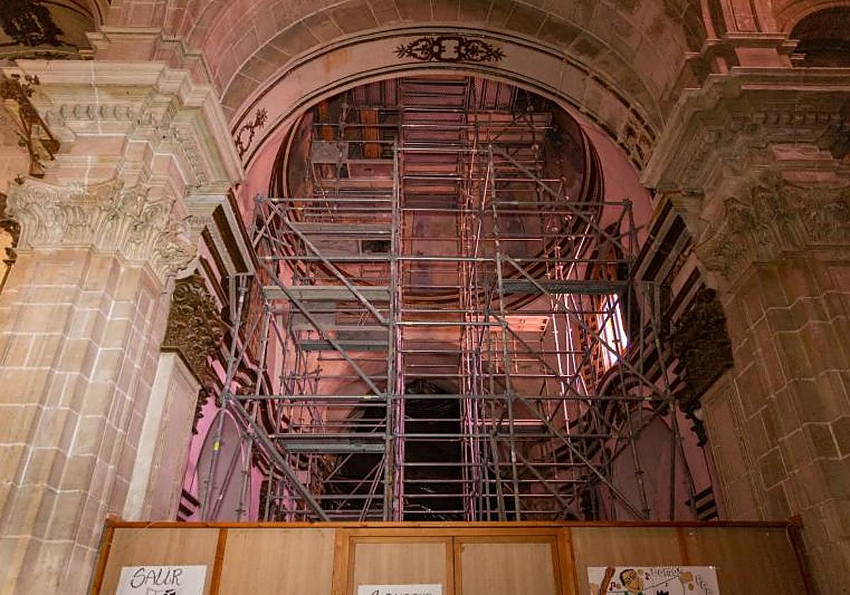 La capilla de la Comunión, en la iglesia de Santa Justa fue apuntalada para evitar el desplome de su bóveda.