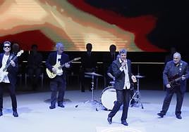 Actuación de Danza Invisible.