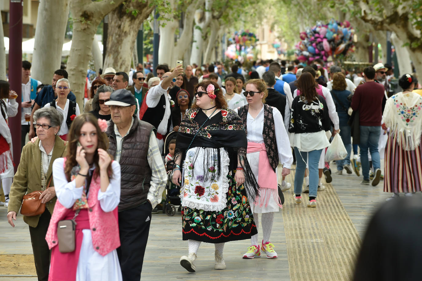 Las calles de Murcia rebosan en el Bando de la Huerta