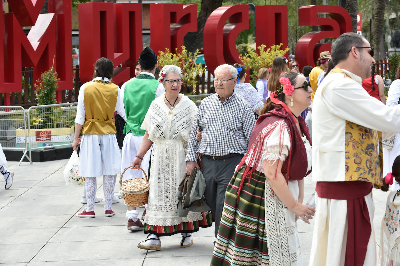 Las calles de Murcia rebosan en el Bando de la Huerta