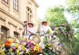 Desfile de batalla de las flores en Alfonso X y Santo Domingo.
