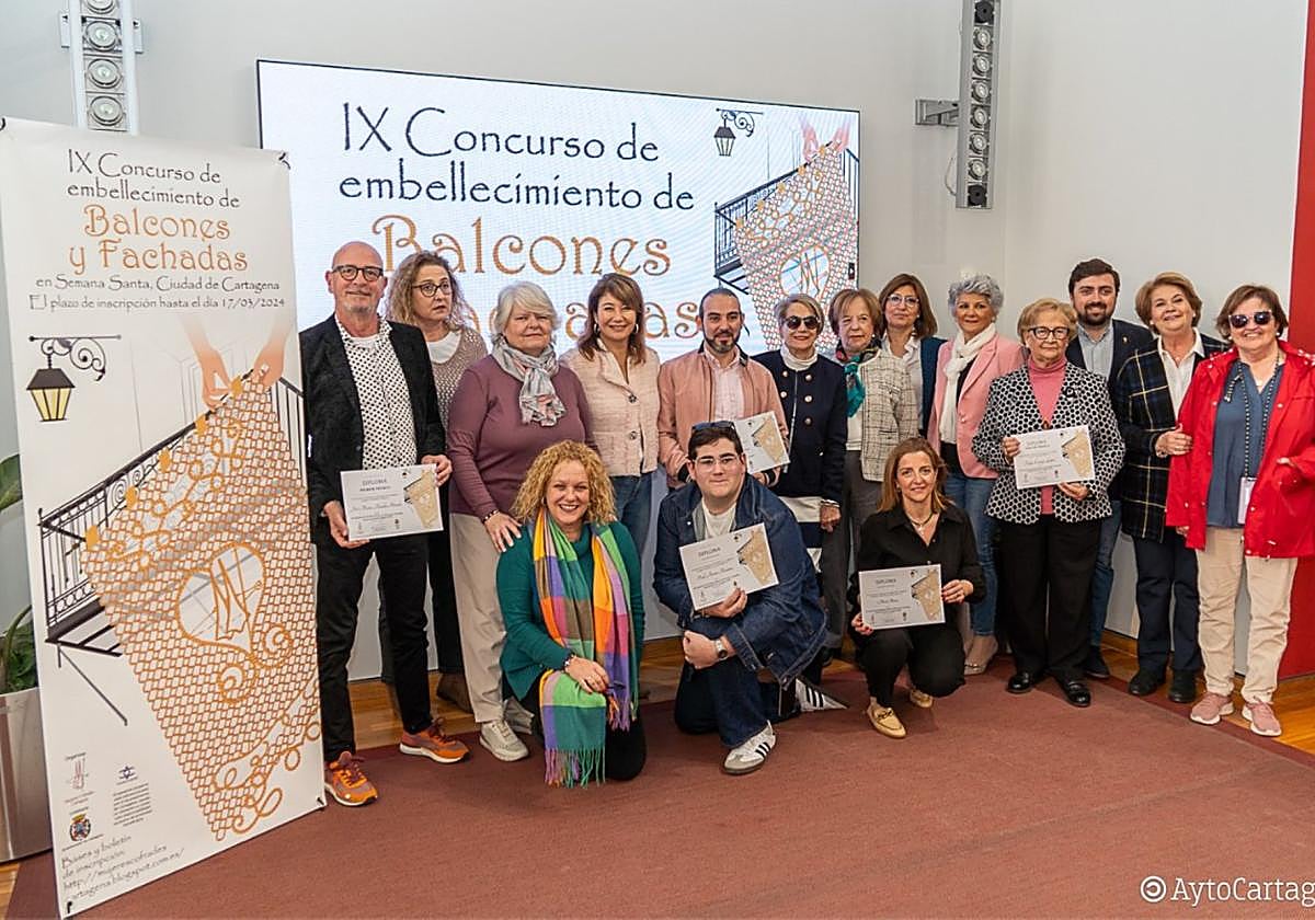 Premiados y organizadores, en el Palacio Consistorial.