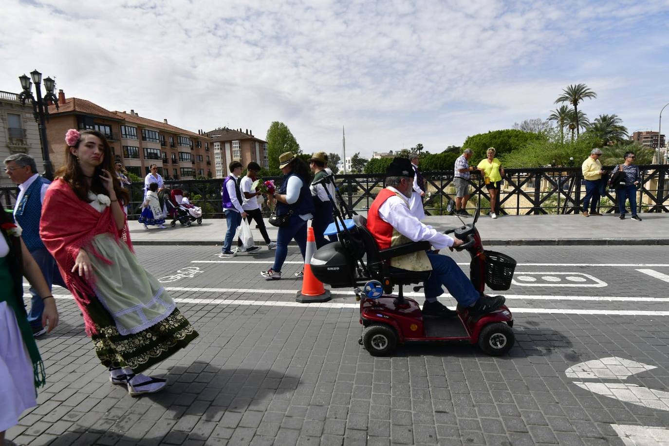 Las calles de Murcia rebosan en el Bando de la Huerta