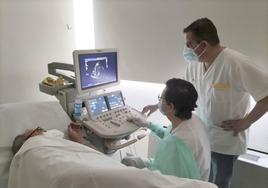 Un paciente se somete a una prueba en una imagen de archivo