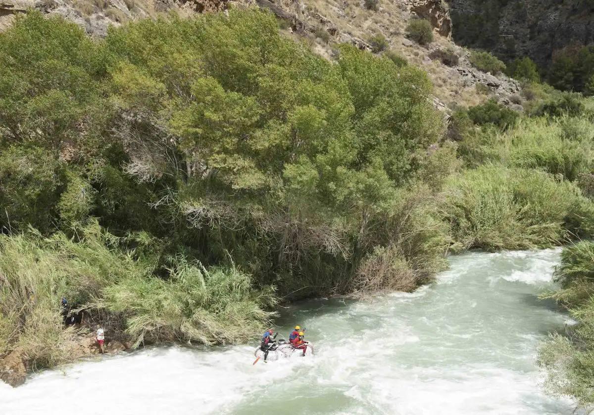 Descenso por el río en el Cañón de Almadenes.