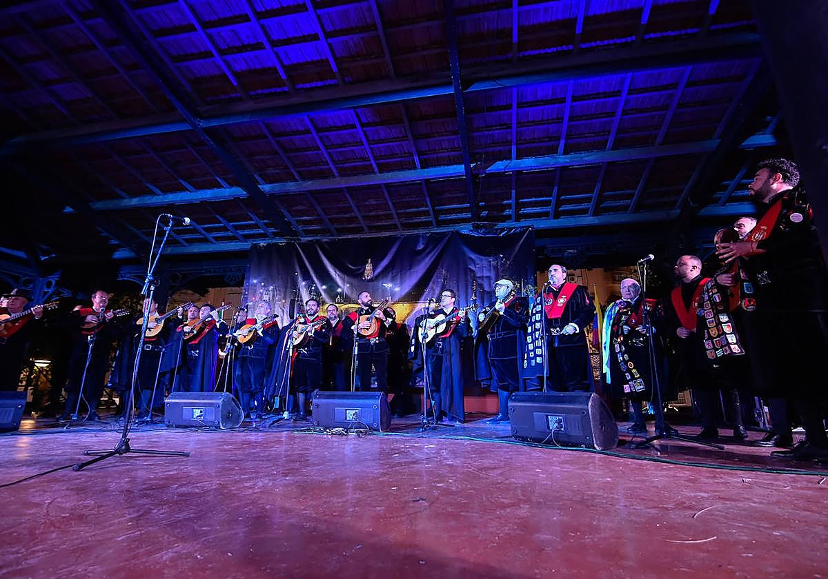 Los participantes del Certamen de Tunas llegan a San Basilio