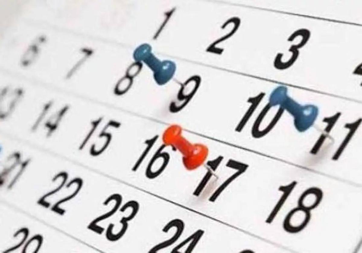 Un calendario con fechas señaladas.