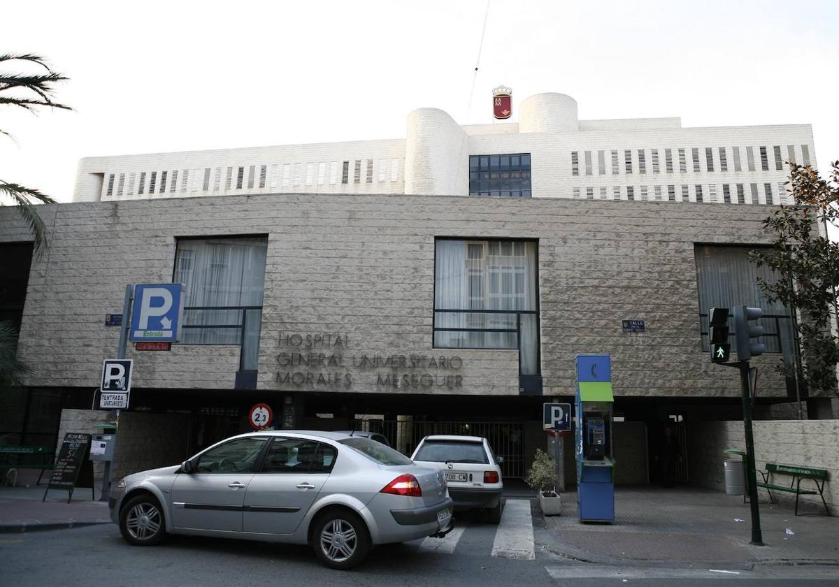Entrada del hospital Morales Meseguer.