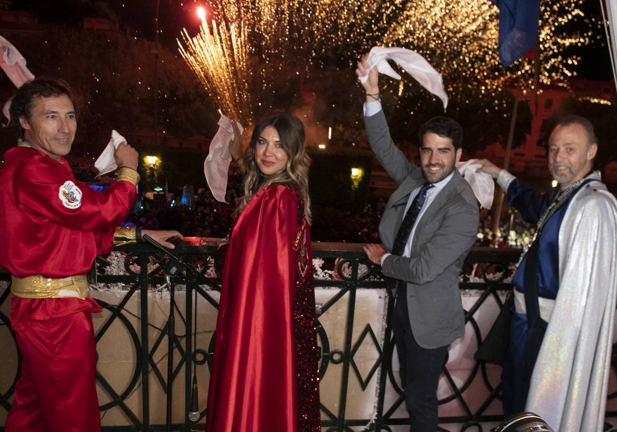 Pablo Ruiz Palacios, Encarna Talavera, Diego Avilés y Emiliano Carrillo, este viernes, en el balcón del Ayuntamiento de Murcia.