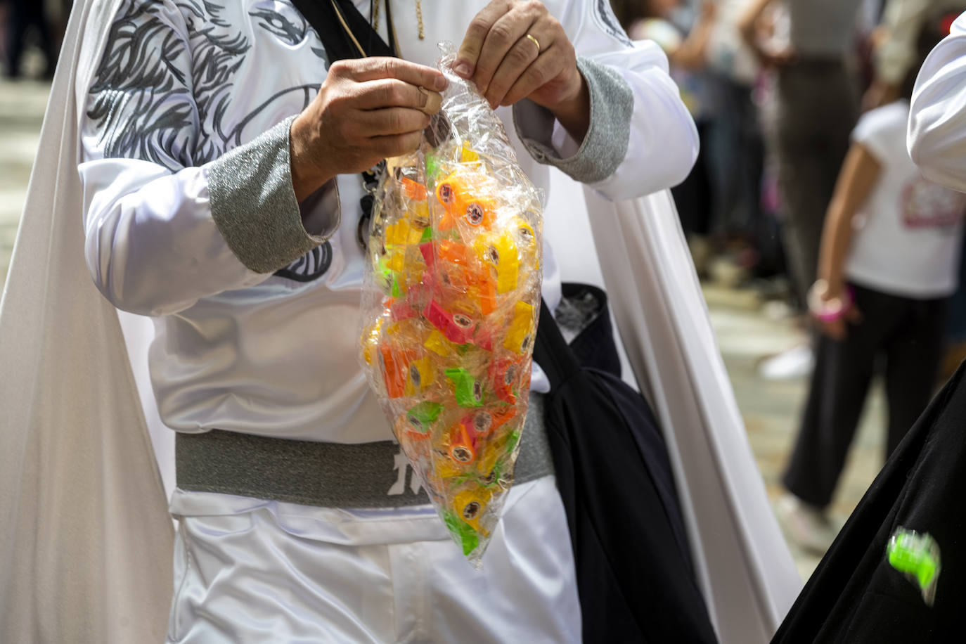 El pasacalles y desfile de Doña Sardina, en imágenes