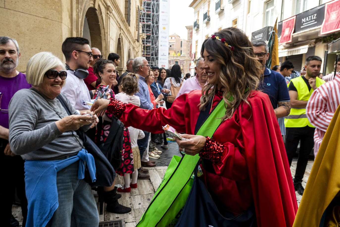 El pasacalles y desfile de Doña Sardina, en imágenes