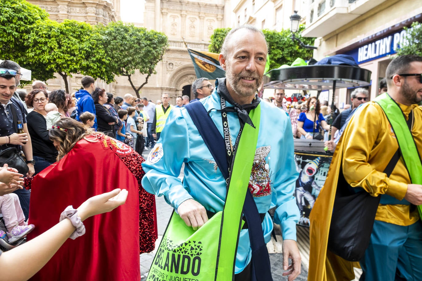 El pasacalles y desfile de Doña Sardina, en imágenes