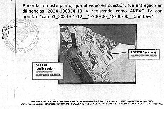 Grabación de una cámara de seguridad cercana a la casa de la víctima.