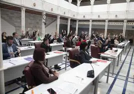 Votación en un Pleno de la Asamblea Regional, en una foto de archivo.