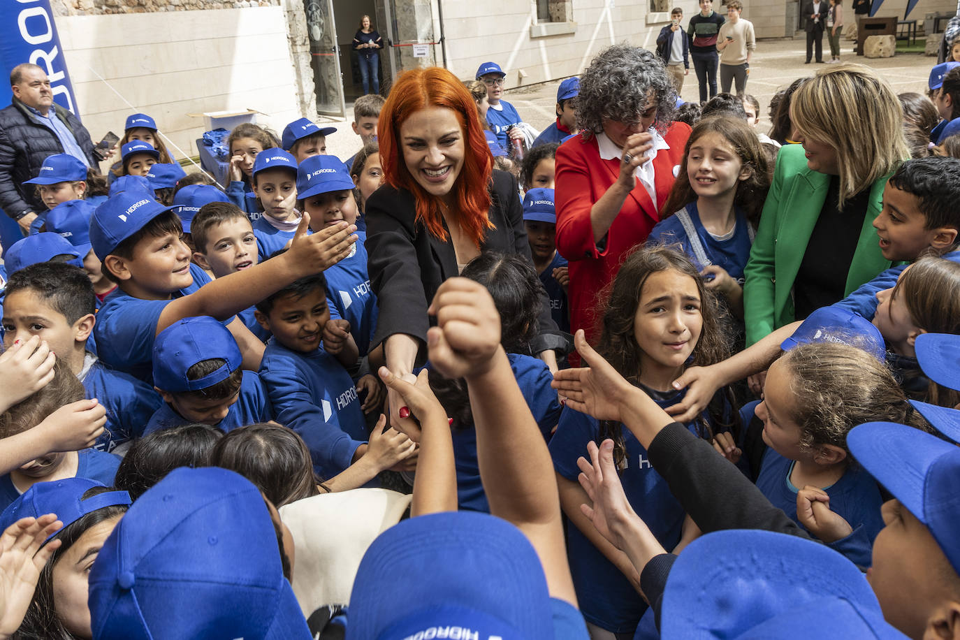 La primera astronautra española, Sara García, visita la UPCT