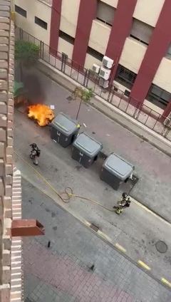 Incendio de un contenedor junto al Campus de la Merced de Murcia
