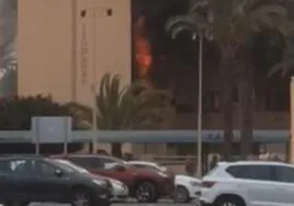 Incendio en un edificio de La Manga.