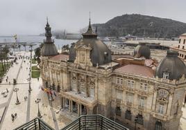 El Palacio Consistorial, en una fotografía realizada desde la terraza de uno de los edificios que hay ubicados enfrente.