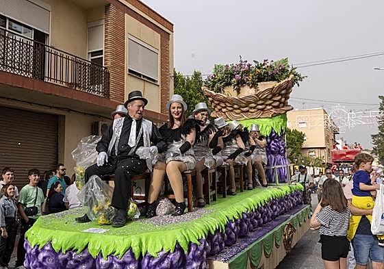 Una de las carrozas participantes en el desfile de este domingo.