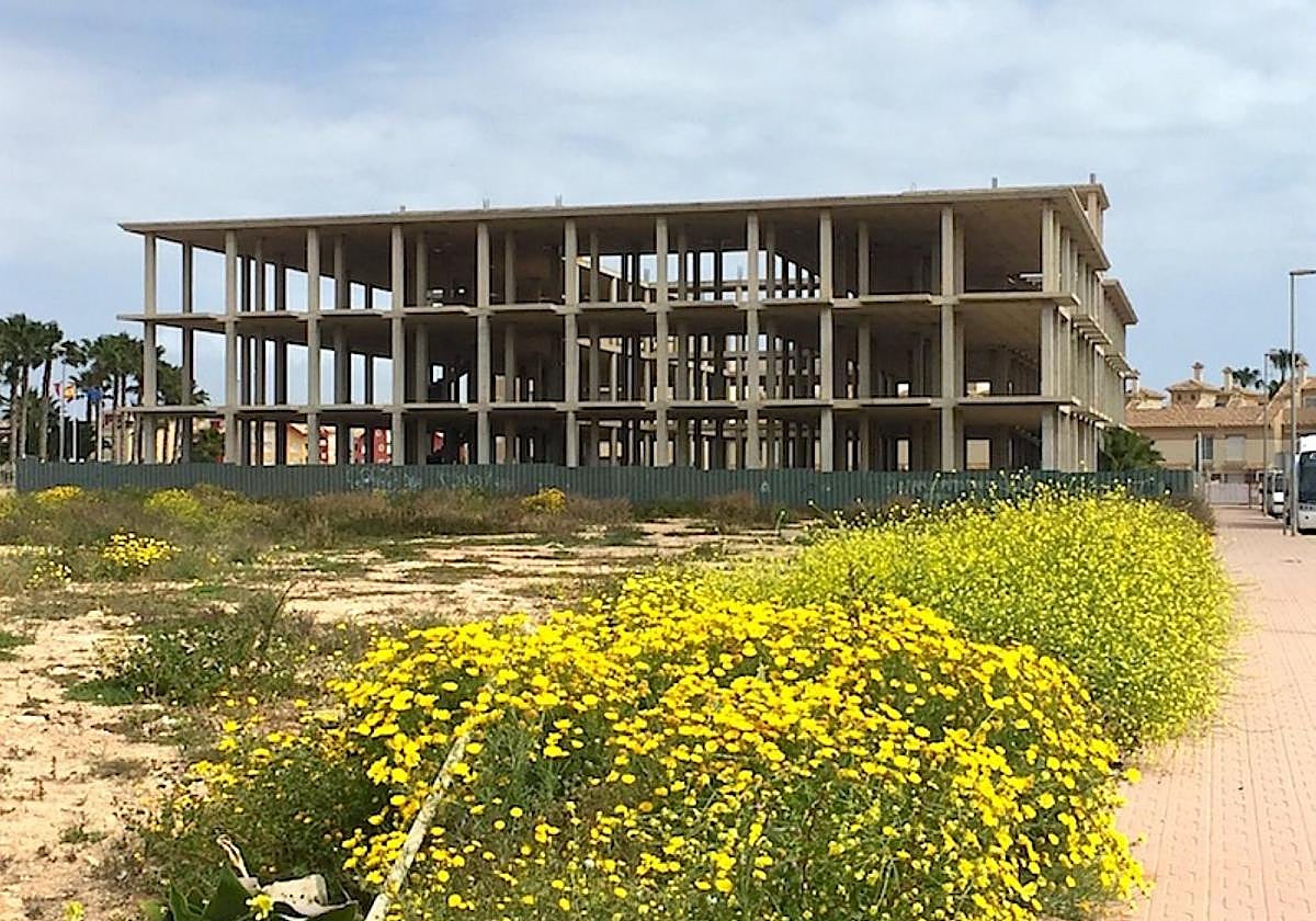 Imagen del 'esqueleto' de la residencia de mayores inacabada en Lo Gonzalo.