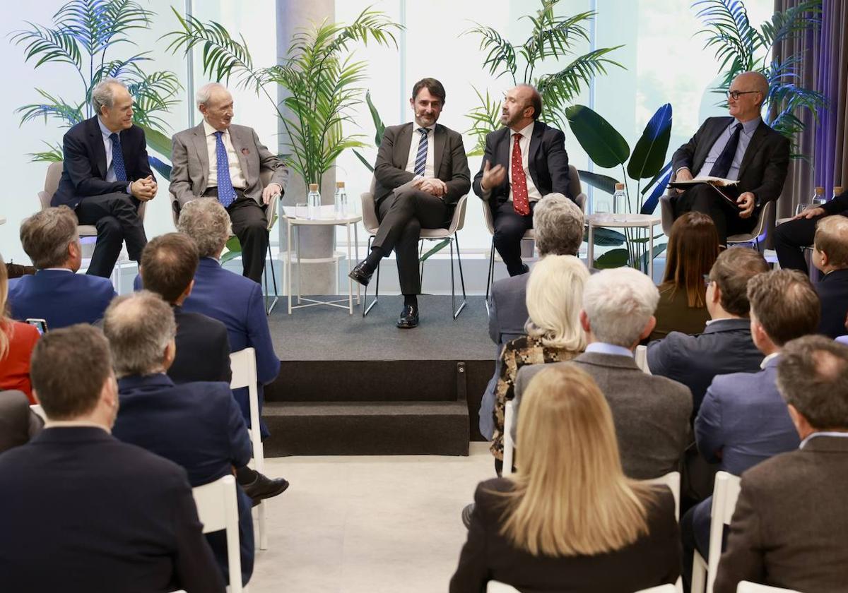 Damián García Olmo, Pedro Guillén, Cristóbal Belda, Santiago Moreno, Pedro Luis Ripoll y Raúl Sánchez Pérez, durante el coloquio.