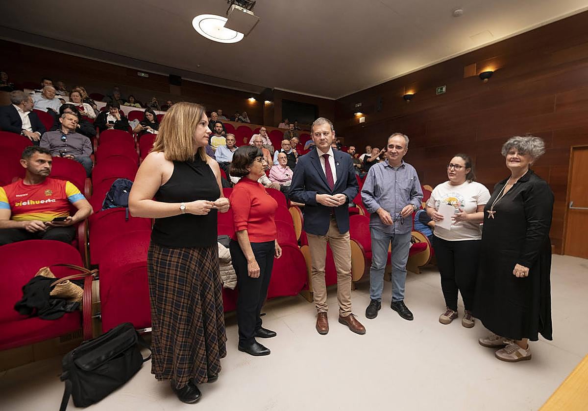 Participantes en la conferencia celebrada este jueves en el edificio mONEO.