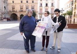 Ferra, la psicóloga Isabel Casbas y Chechu Muñoz, integrantes del Movimiento Lorca Piensa.