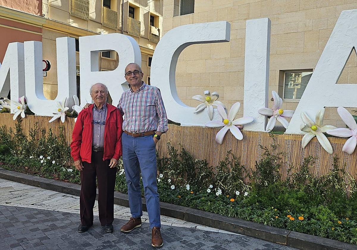 El presidente del club José Giménez (i) y Alberto Pérez Jaime, uno de los socios y el encargado de buscar los patrocinadores para este año.