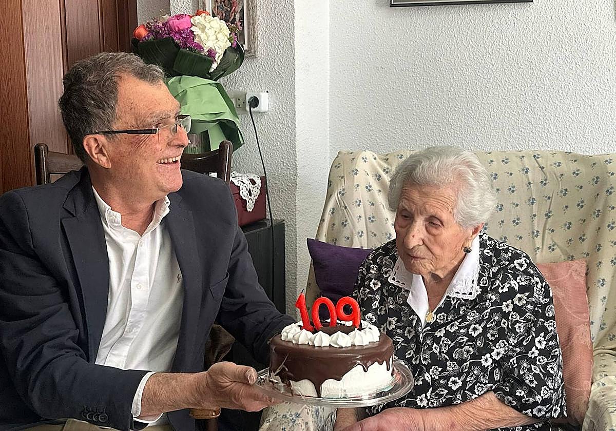 José Ballesta visita a Concepción Lax este viernes.