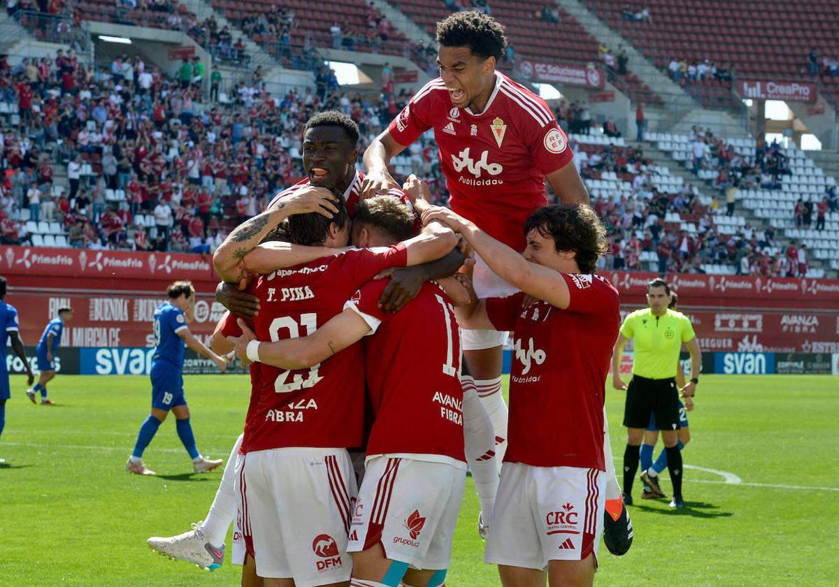 El Real Murcia cumple y ya mira a La Rosaleda