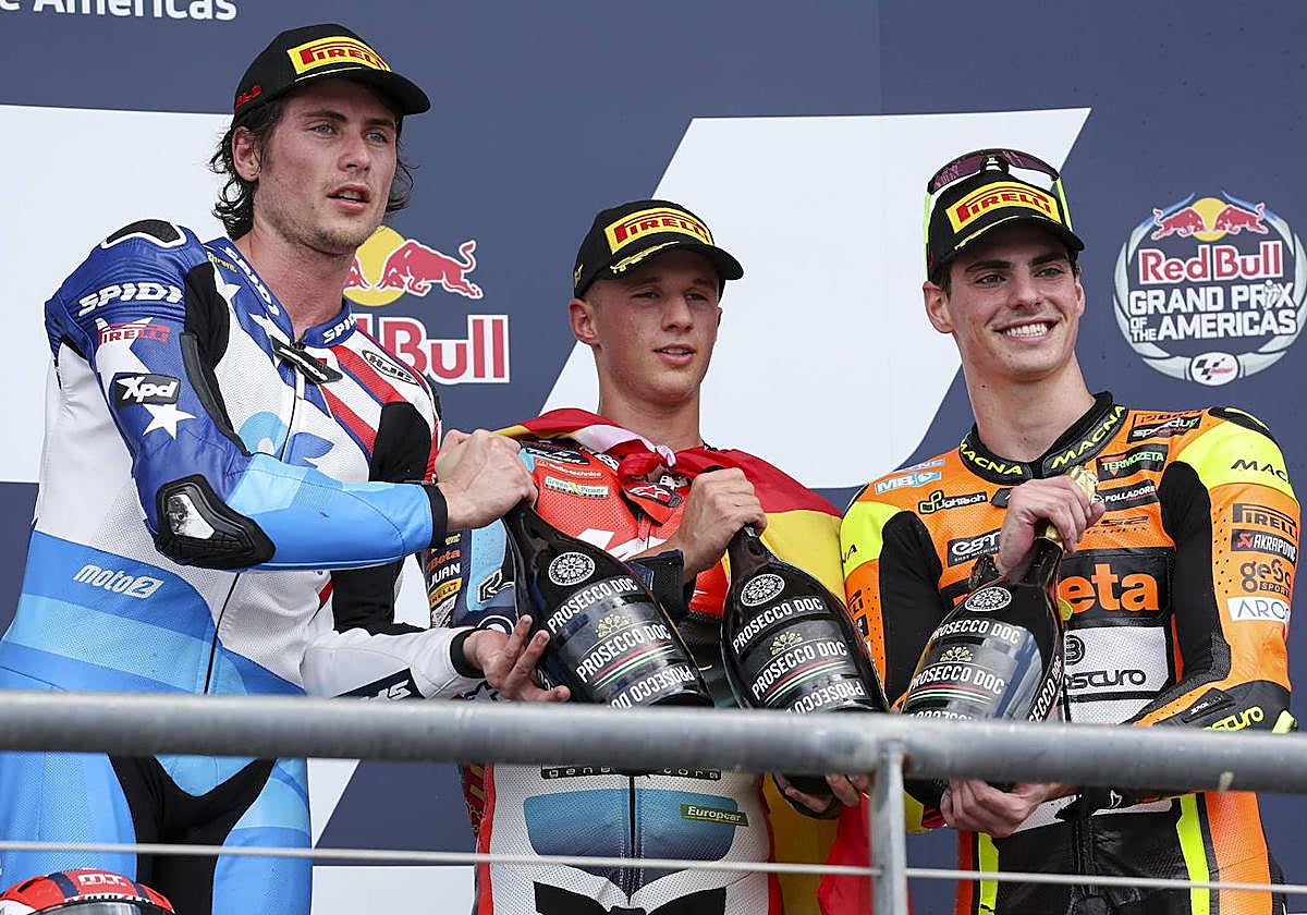 Joe Roberts, Sergio García y Fermín Aldeguer, en el podio de Austin.