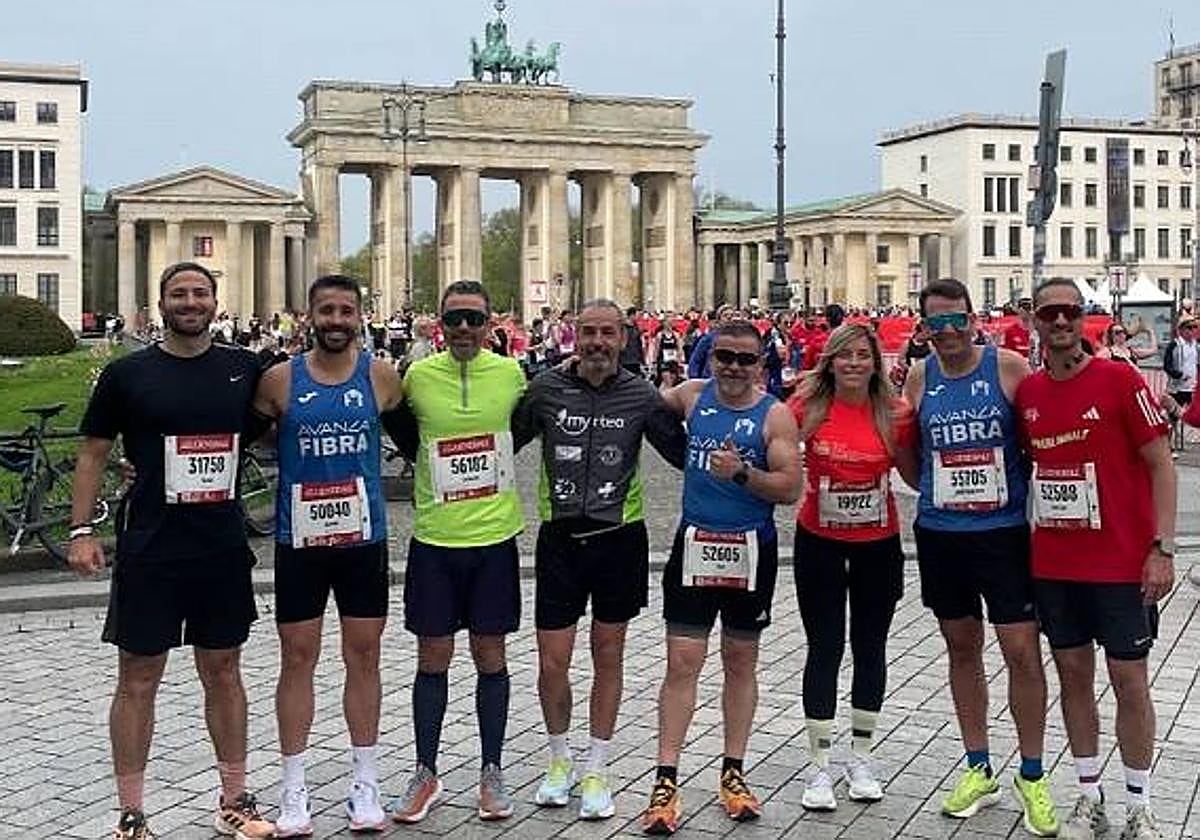 Grupo de corredores durante su participación en el medio maratón de Berlín.