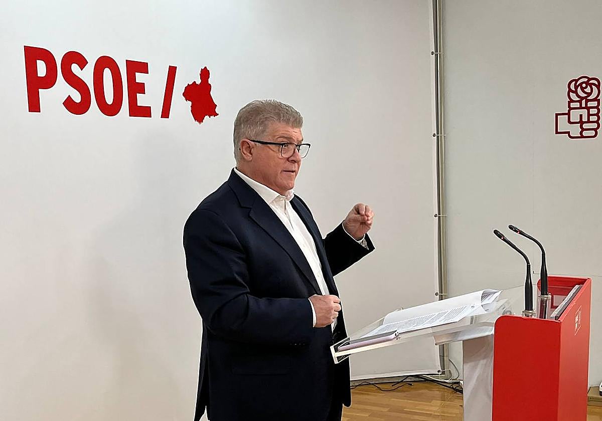 José Vélez, este lunes, en rueda de prensa.